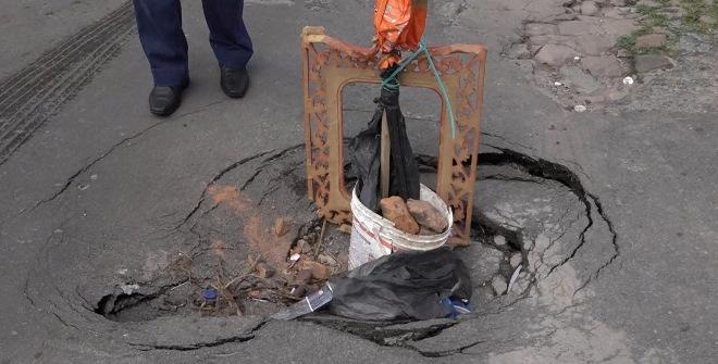 Buraco em rua do Centro de São Luís preocupa moradores