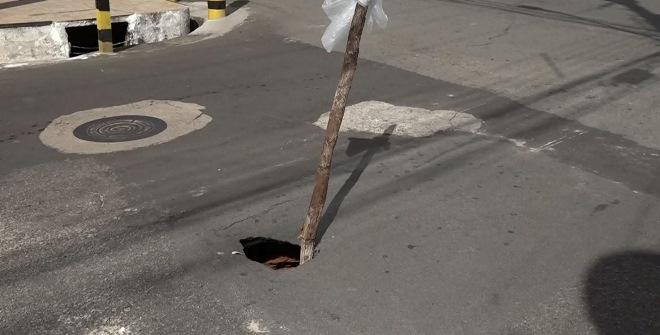 Buracos na Rua Angola causam transtornos no Anjo da Guarda