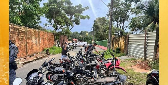 Polícia Militar localiza moto roubada e desarticula desmanche clandestino, em residência no Anil